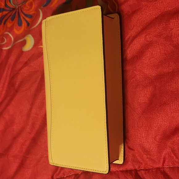 Crossbody - Picture 4 of 5